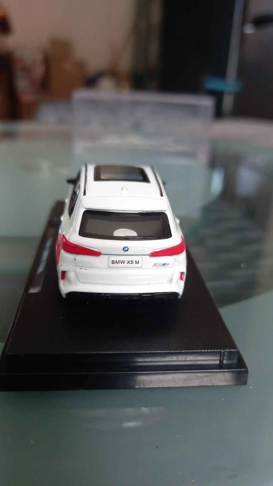 BMW X5M scale 1:64 view 3