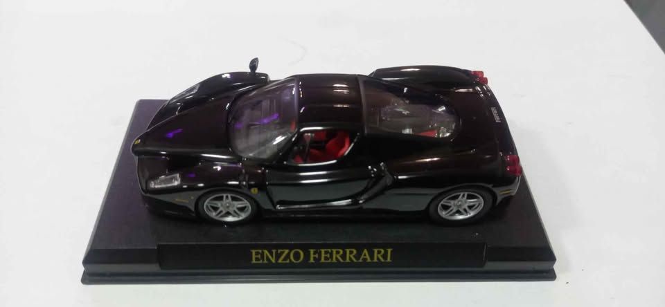 Enzo Ferrari 1:43 Diecast Model view 3