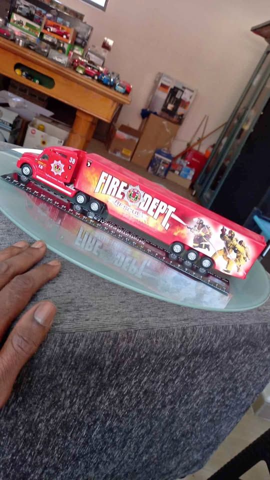 Fire truck - die cast - 33cm long view 2