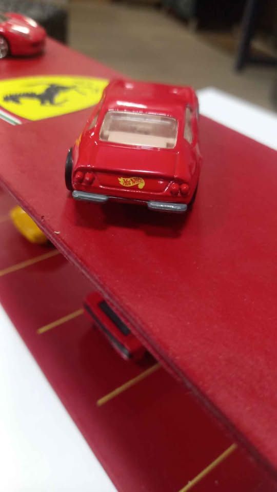 Ferrari Diorama stand and cars view 3