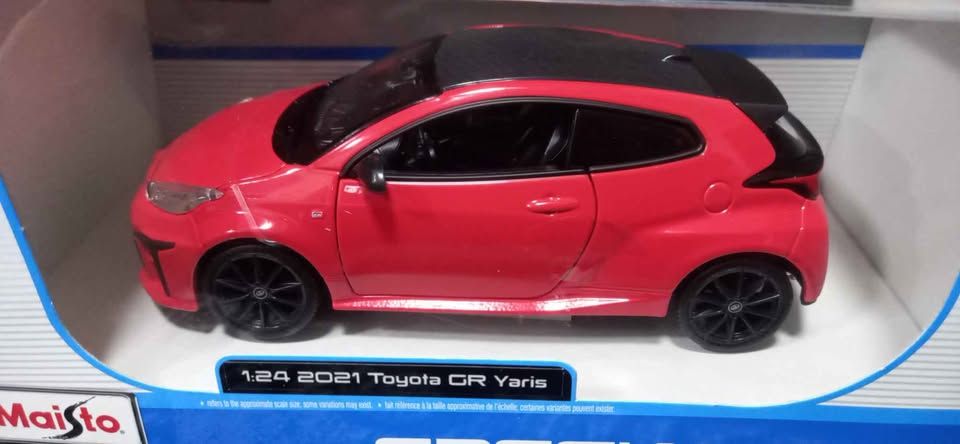 Maisto Special Edition 1:24 Toyota GR Yaris Diecast Model - orange view 2