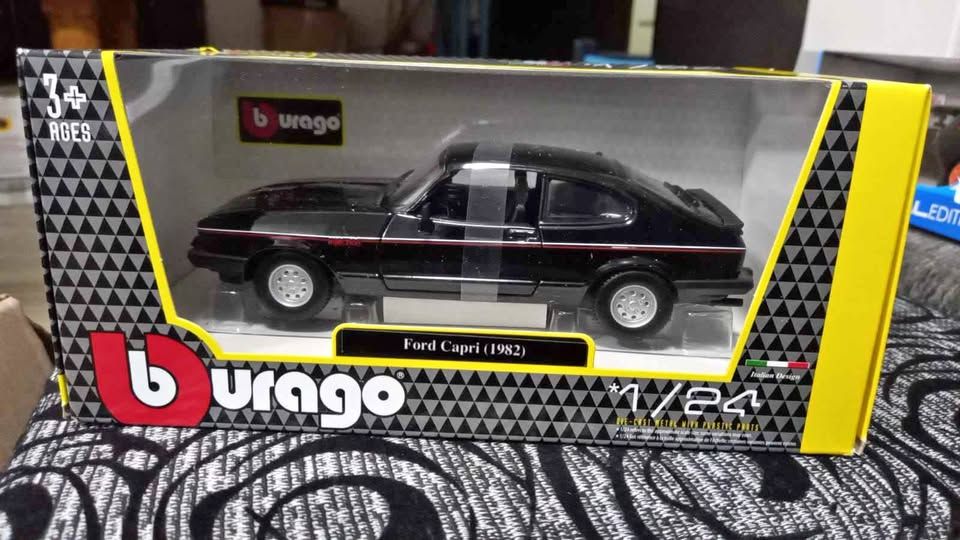 Bburago 1:24 1982 Ford Capri Diecast Model - Black