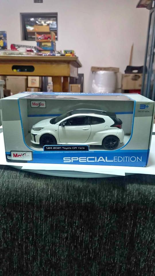 Maisto 1:25 2021 Toyota GR Yaris die cast R400