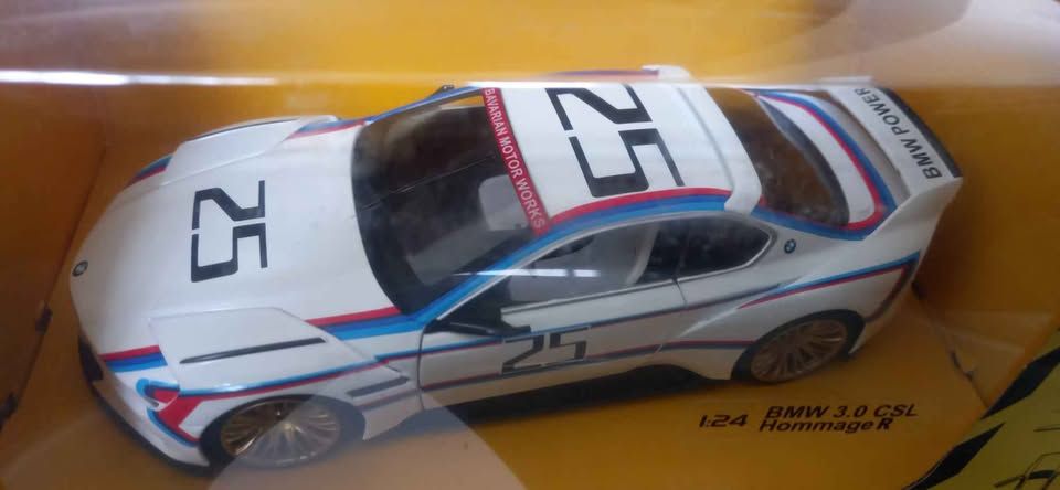 1:24 BMW 3.0 csl hommage R view 2