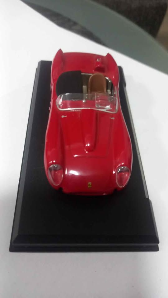Ferrari 250 Testa Rossa 1:43 Diecast Model view 2