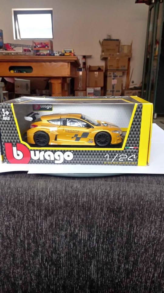 Burago 1:24 Renault Megane Trophy die cast R500