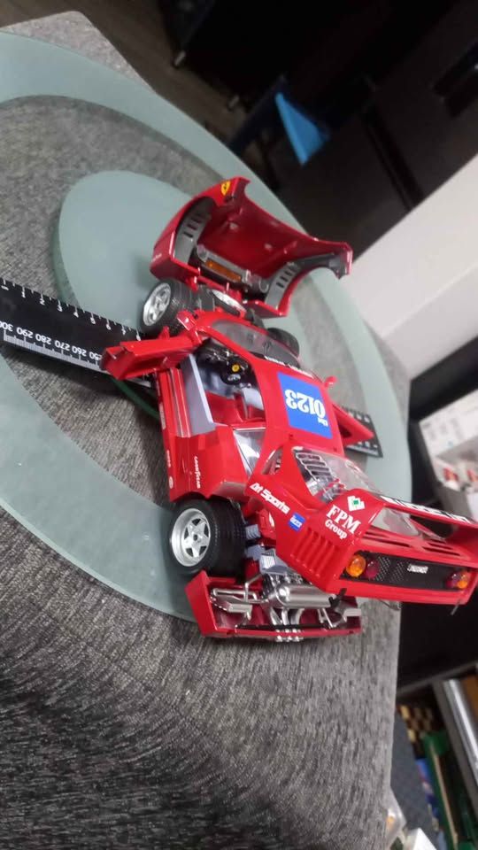 Ferrari F40 scale 1:18  view 2