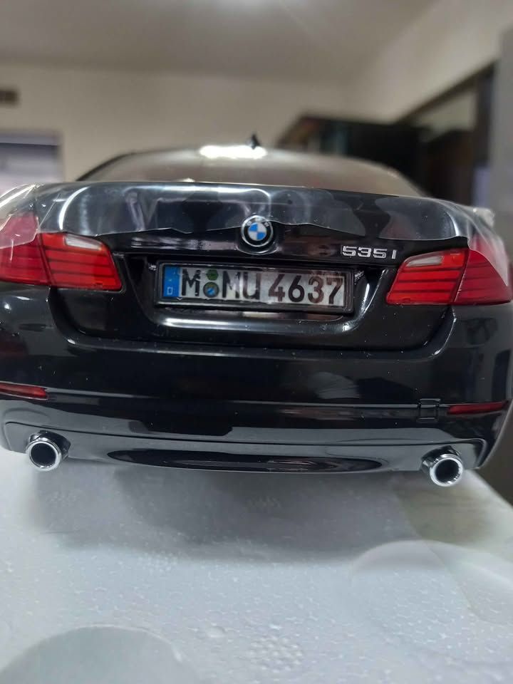 BMW 535i  black and silver- brand new models 1:18 view 8