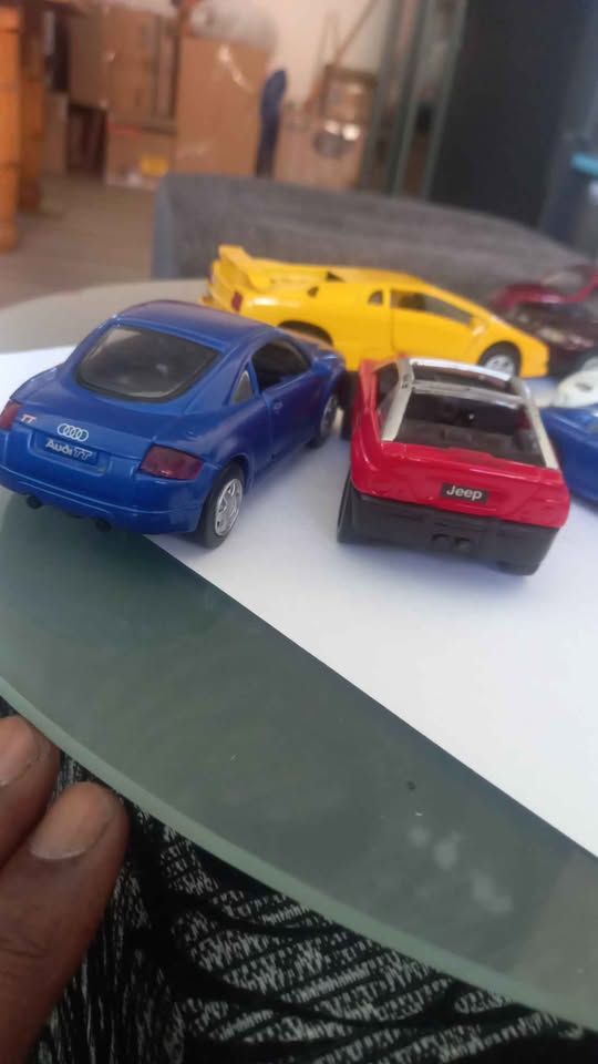 7 x cars R500 - scale 1:32 to 1:43 view 8