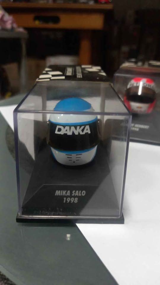 Minichamps 1:8 Scale F1 Helmet Collection - Set of 3 - Mika Salo(1998), Johnny Herbert(1998), Pedro Paulo Diniz(1998) view 2