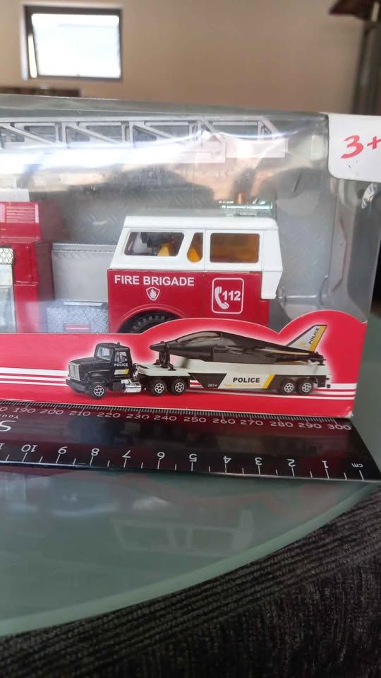 Fire brigade- 25cm long - die cast view 4
