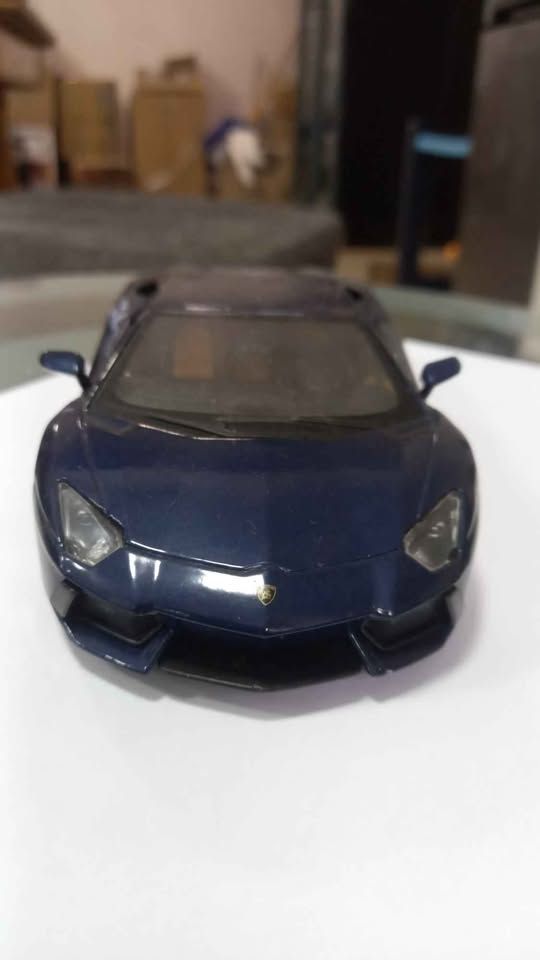 Lamborghini aventador 1:24 view 3