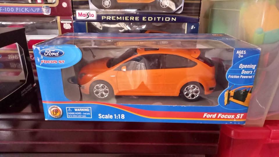 FORD FOCUS ST - 1:18 - Very RARE Officially Licensed by Ford