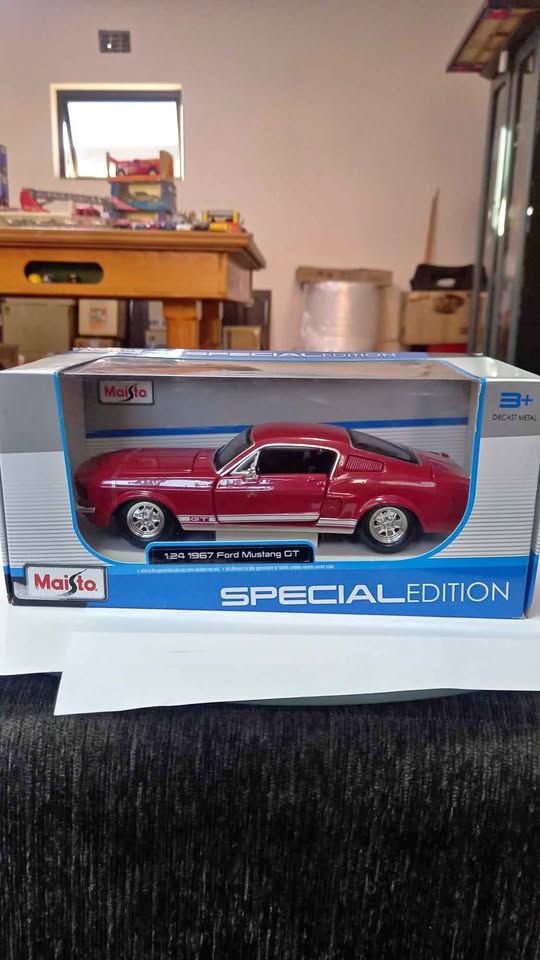 Maisto 1:24 1967 Ford Mustang GT red - die cast. R450