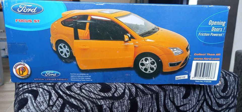 FORD FOCUS ST - 1:18 - Very RARE Officially Licensed by Ford view 4