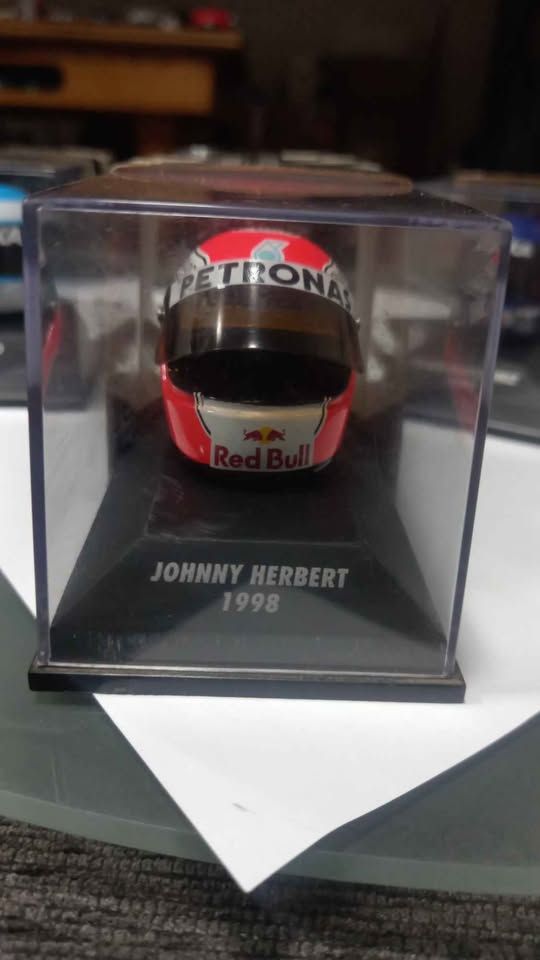 Minichamps 1:8 Scale F1 Helmet Collection - Set of 3 - Mika Salo(1998), Johnny Herbert(1998), Pedro Paulo Diniz(1998) view 3