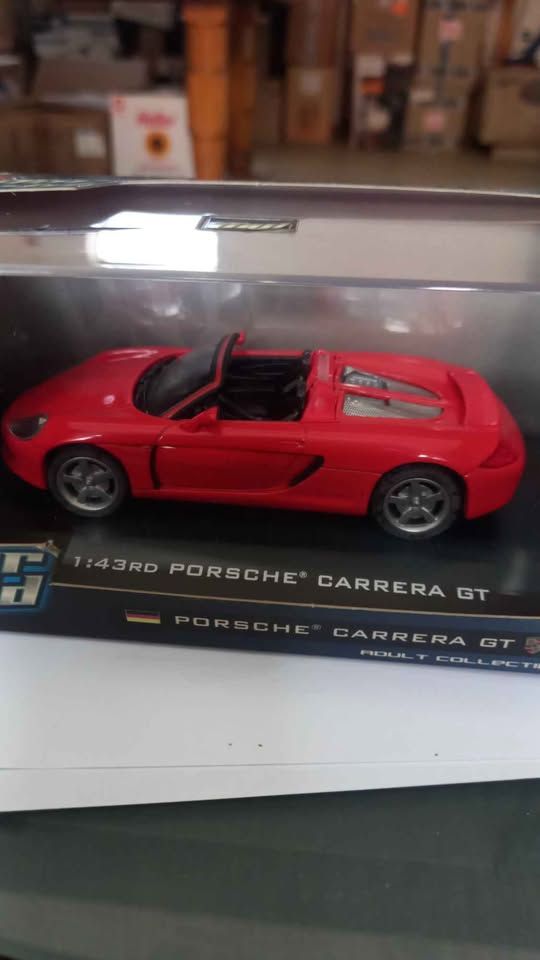 1:43 Porsche Carrera GT