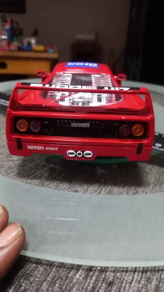 Ferrari F40 scale 1:18  view 4