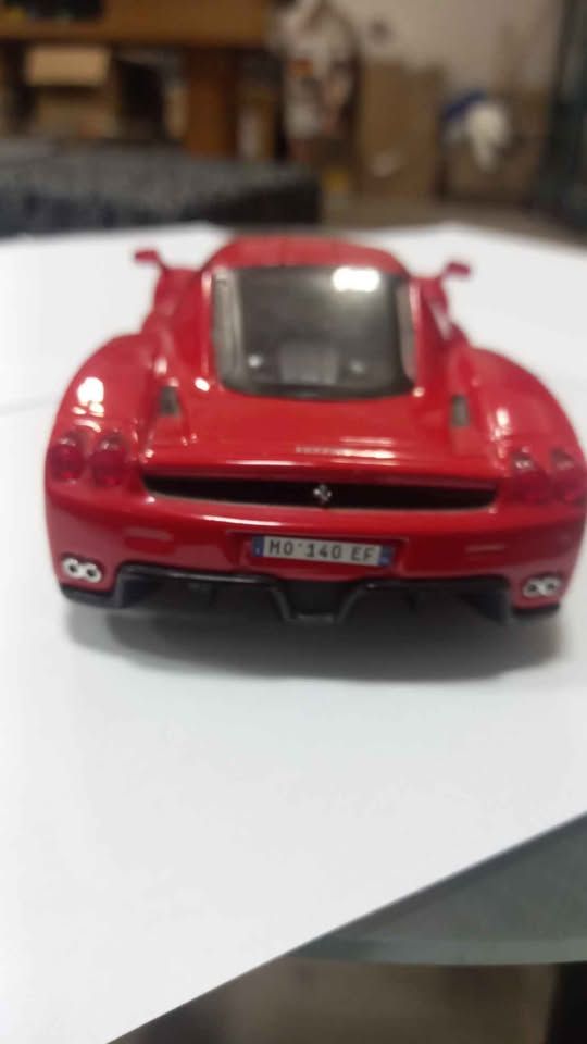 Maisto 1:24 Ferrari Enzo  view 5