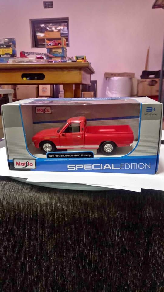 Maisto 1:24 1973 Datsun 620 pick up die cast R400
