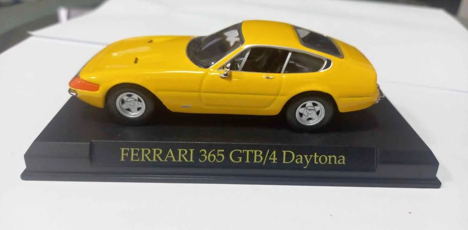 Ferrari 365 GTB/4 Daytona 1:43 Diecast Model