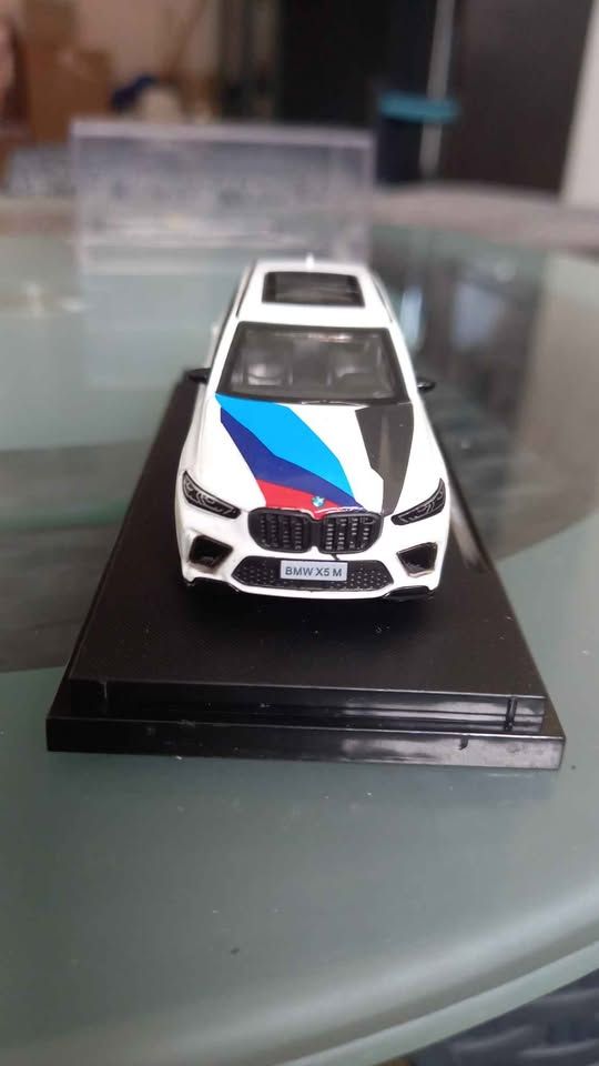 BMW X5M scale 1:64 view 2