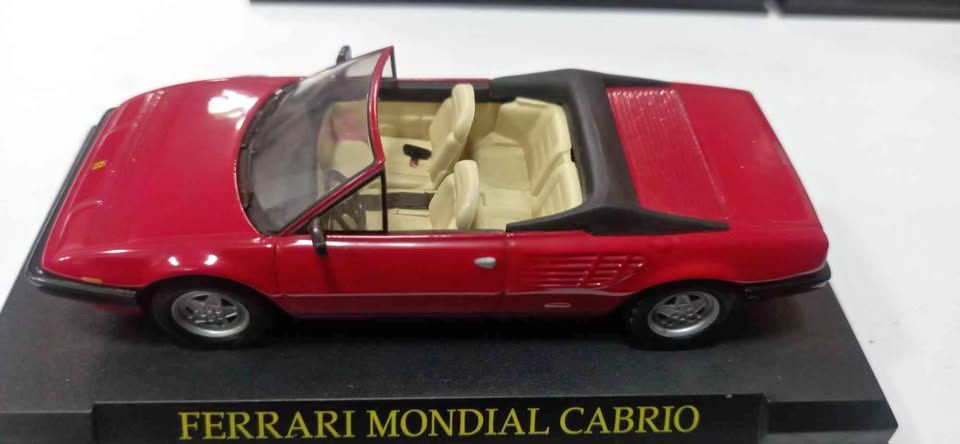 Ferrari Mondial Cabriolet 1:43 Diecast Model