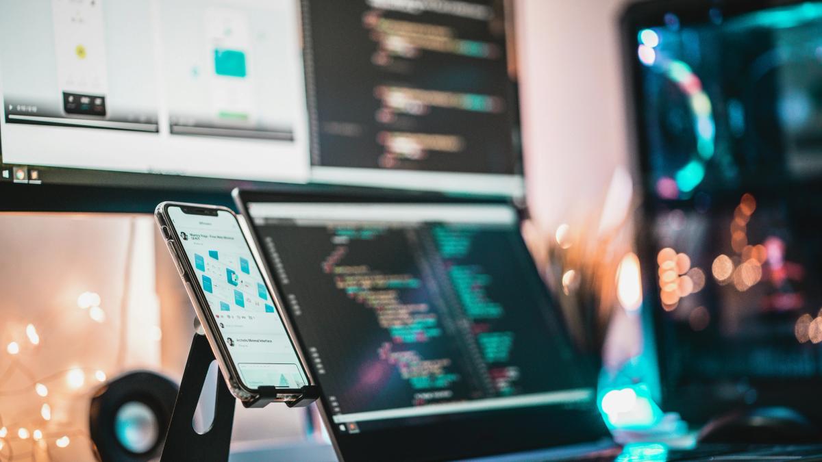 AI-powered development for B2B and B2C: What it actually changes for timelines and quality