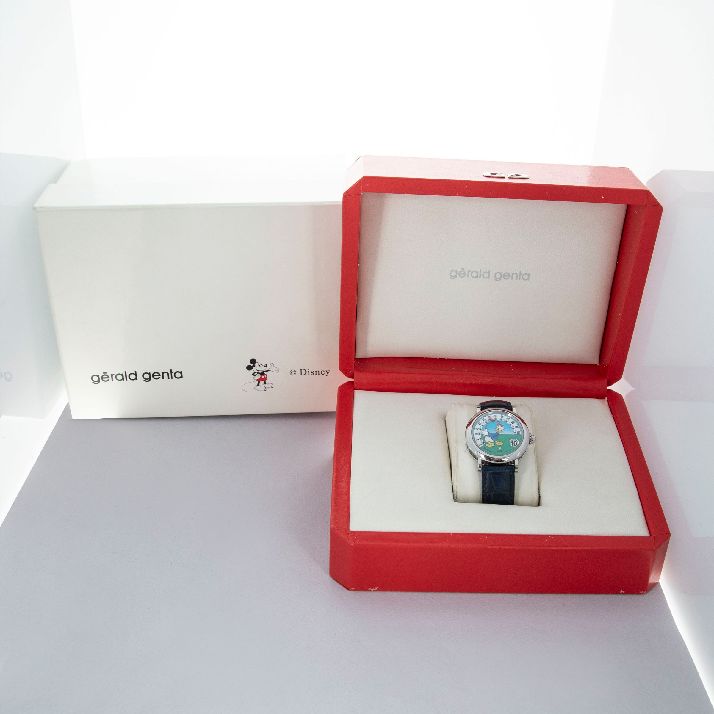 ドナルド　ヴィンテージオールゴール Gerald Genta Retro Fantasy G3632 Donald Duck Golf Retrograde