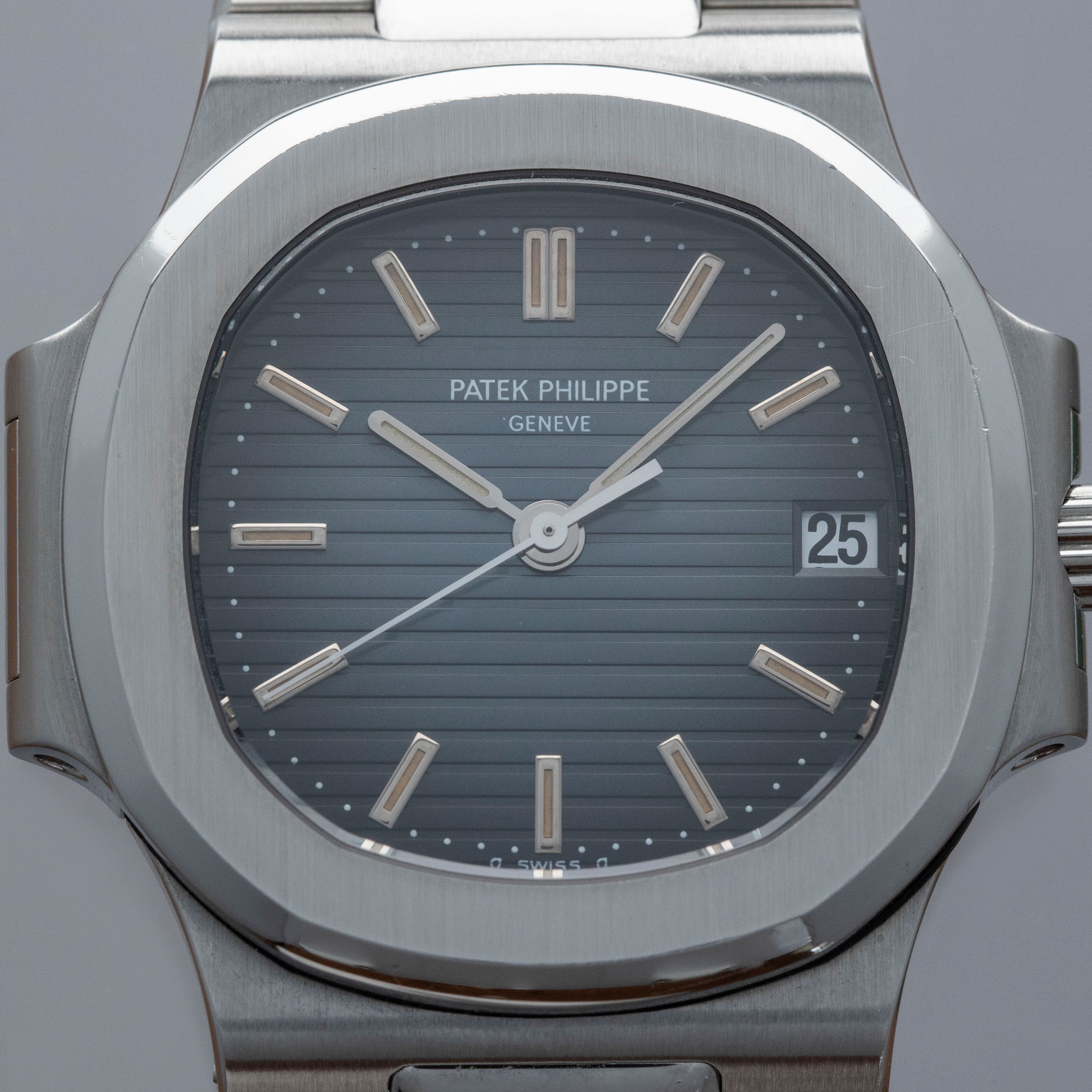 Patek Philippe Nautilus 3800/1A with Extract of the Archives