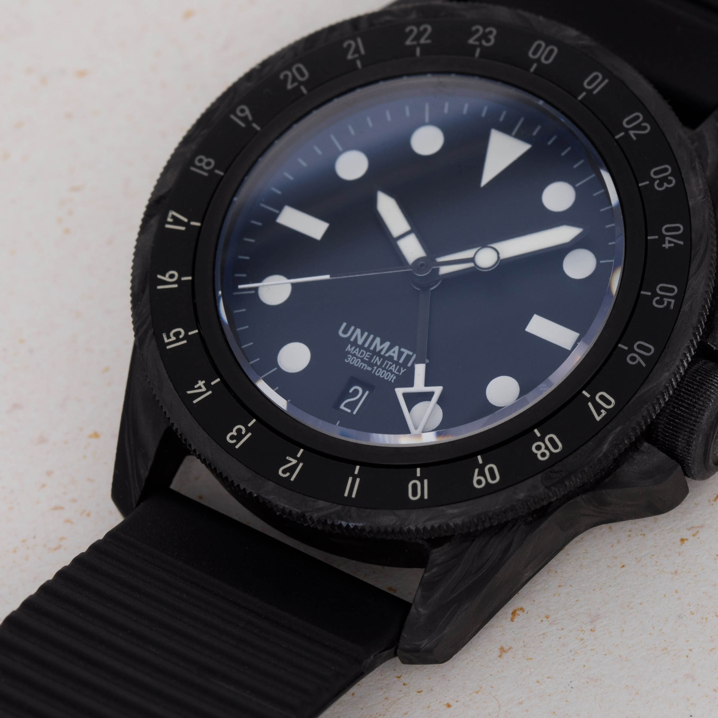 Unimatic x Hodinkee Modello Uno U1S-Carbon GMT Limited Edition
