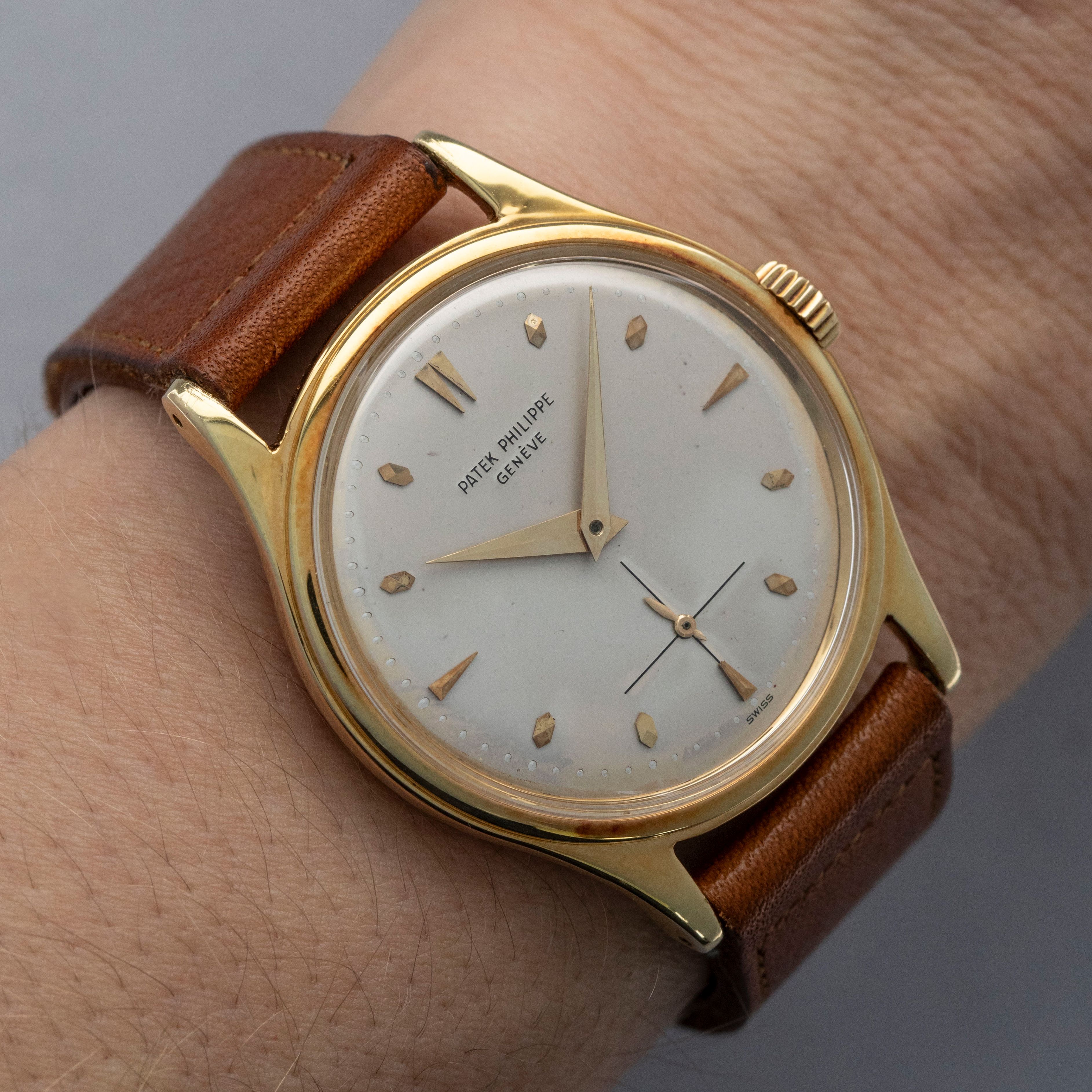 Patek Philippe Calatrava 2509 18k YG with Extract of the Archives