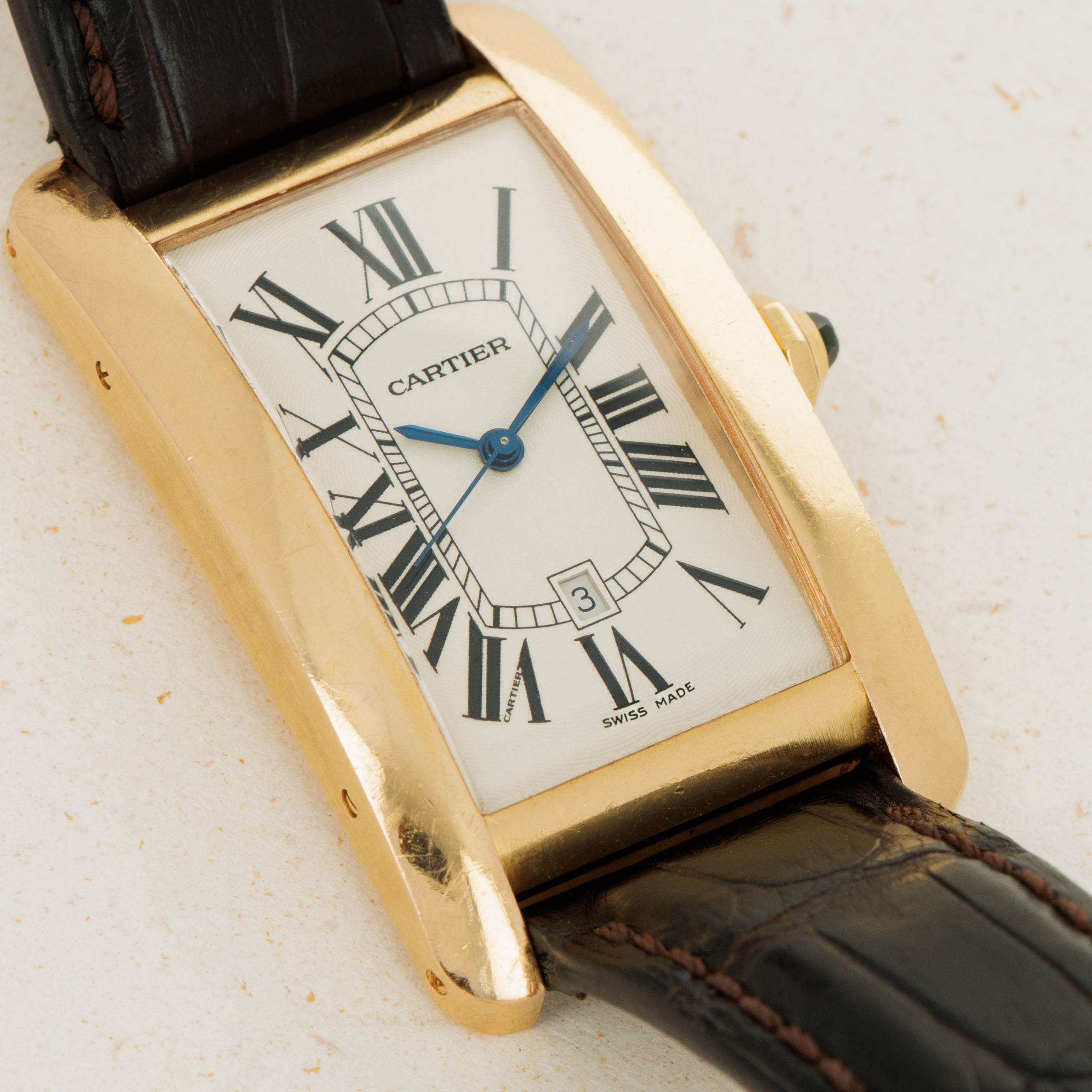 Cartier Tank Americaine XL 2505 18k YG Auctions Loupe This