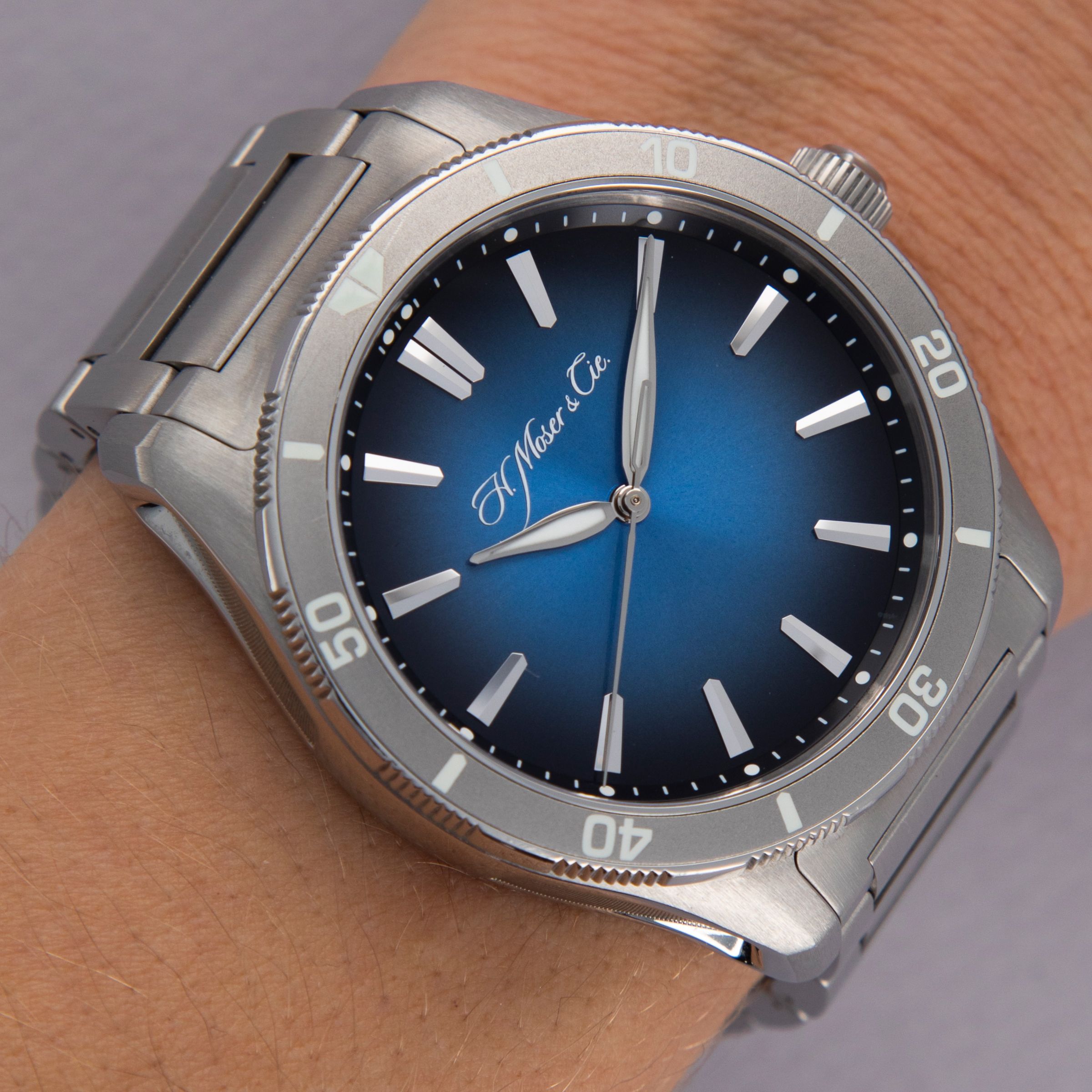 H. MOSER & CIE. PIONEER CENTER SECONDS DIVER 3200-1204 BLUE DIAL