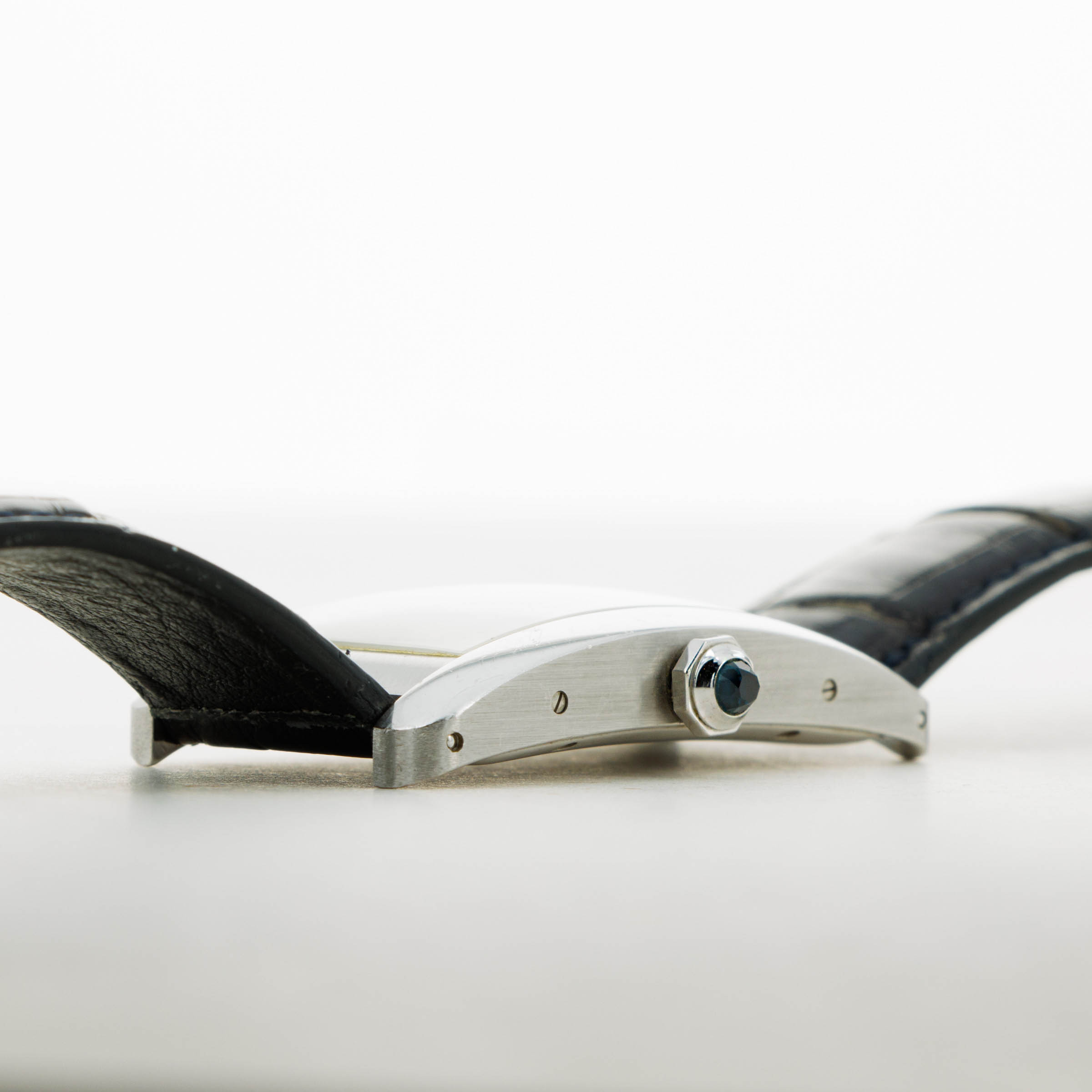 Cartier Tank Américaine XL White Gold 2521 | Auctions | Loupe This