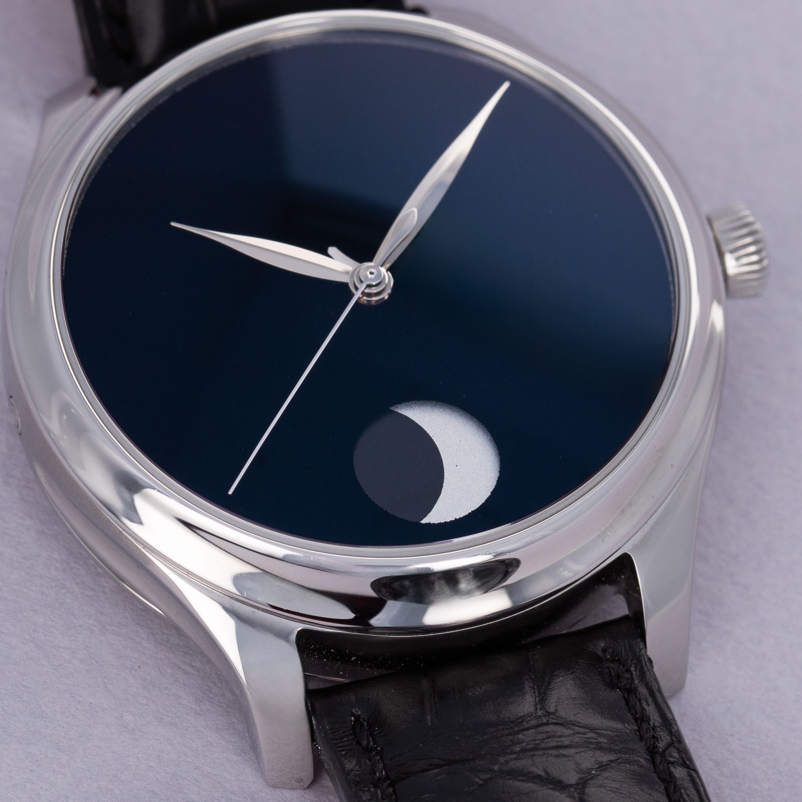 H. Moser & Cie. Endeavour Perpetual Moon 1801-1200 Vantablack