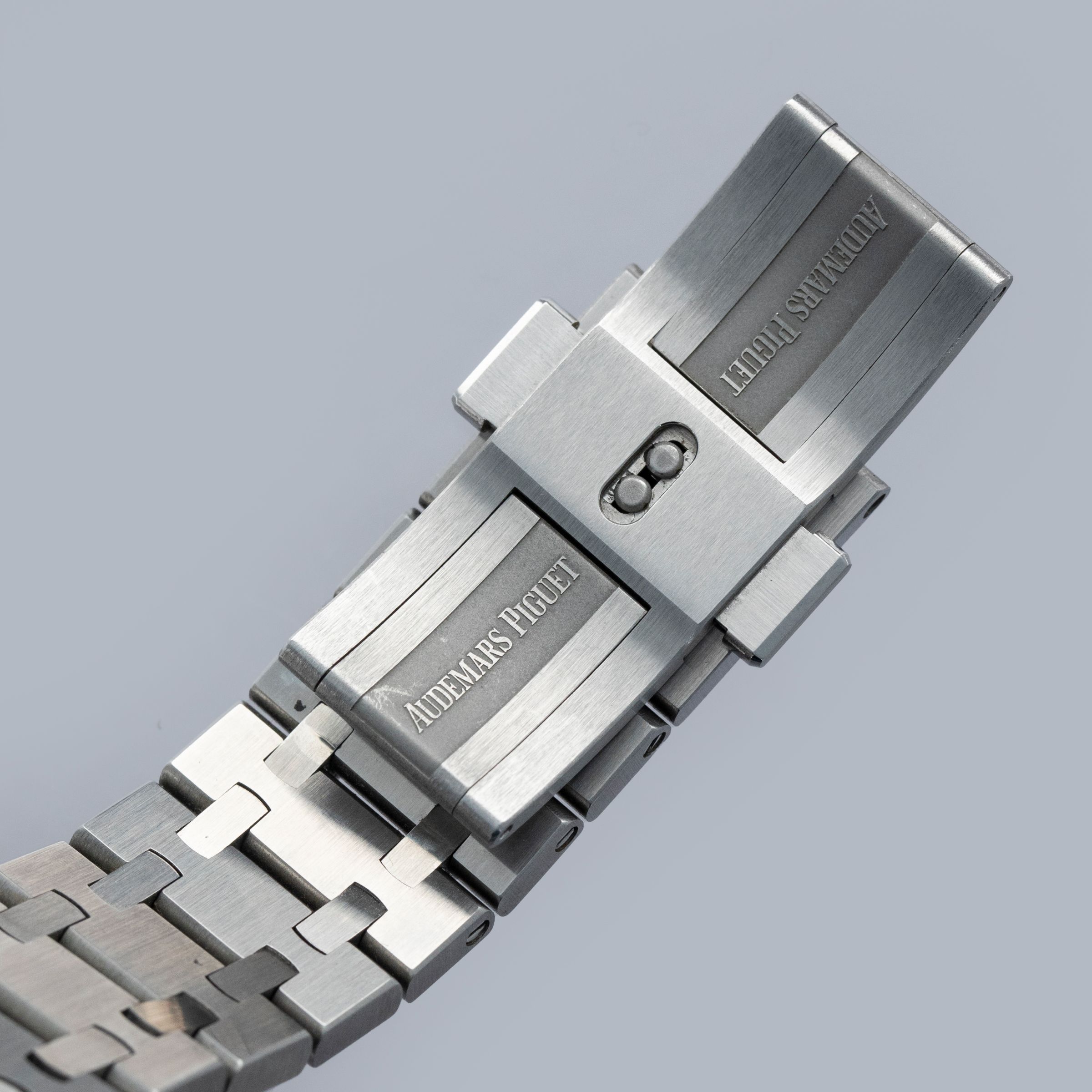 Audemars Piguet Royal Oak 15400st.oo.1220st.03 Blue Dial Box and