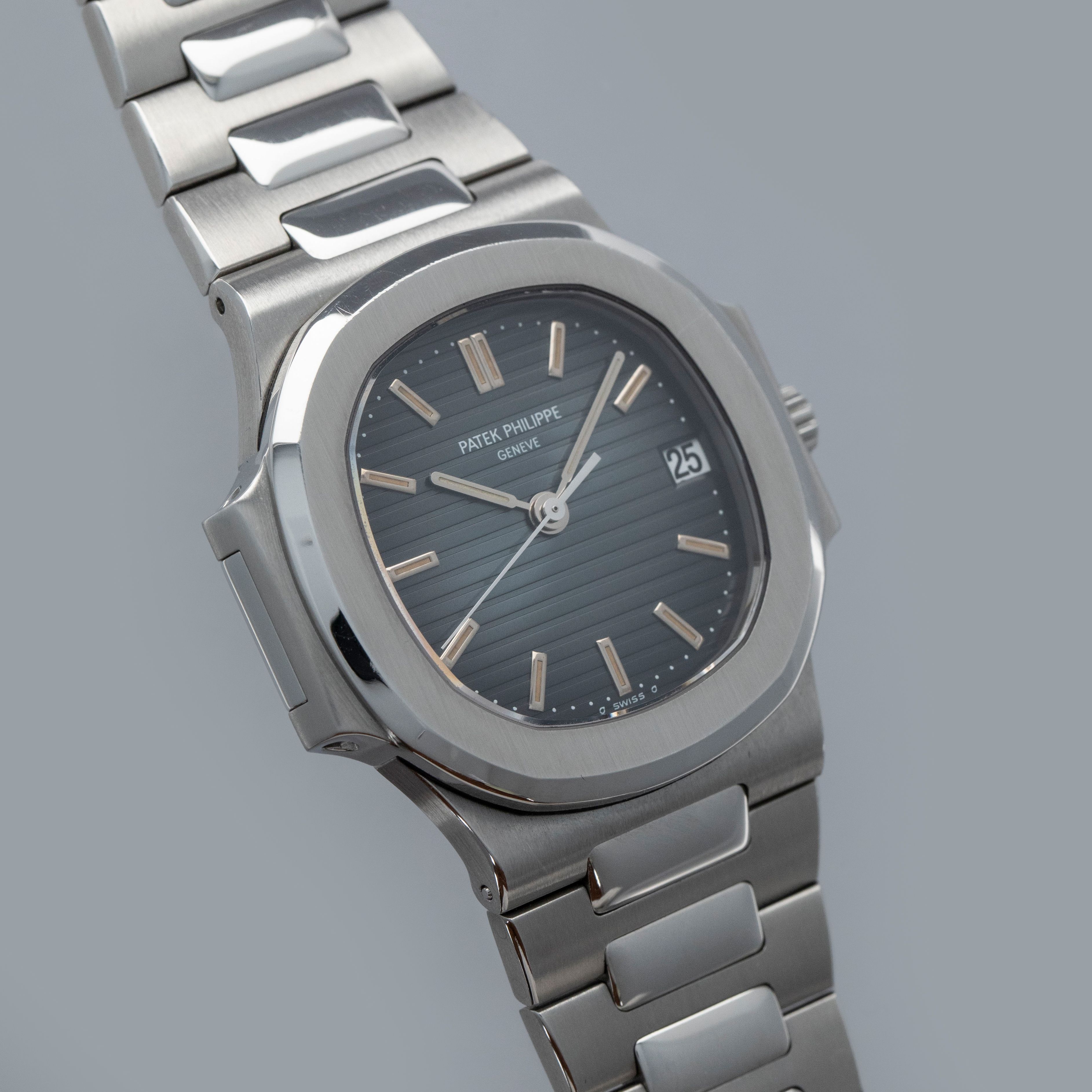 Patek Philippe Nautilus 3800/1A with Extract of the Archives