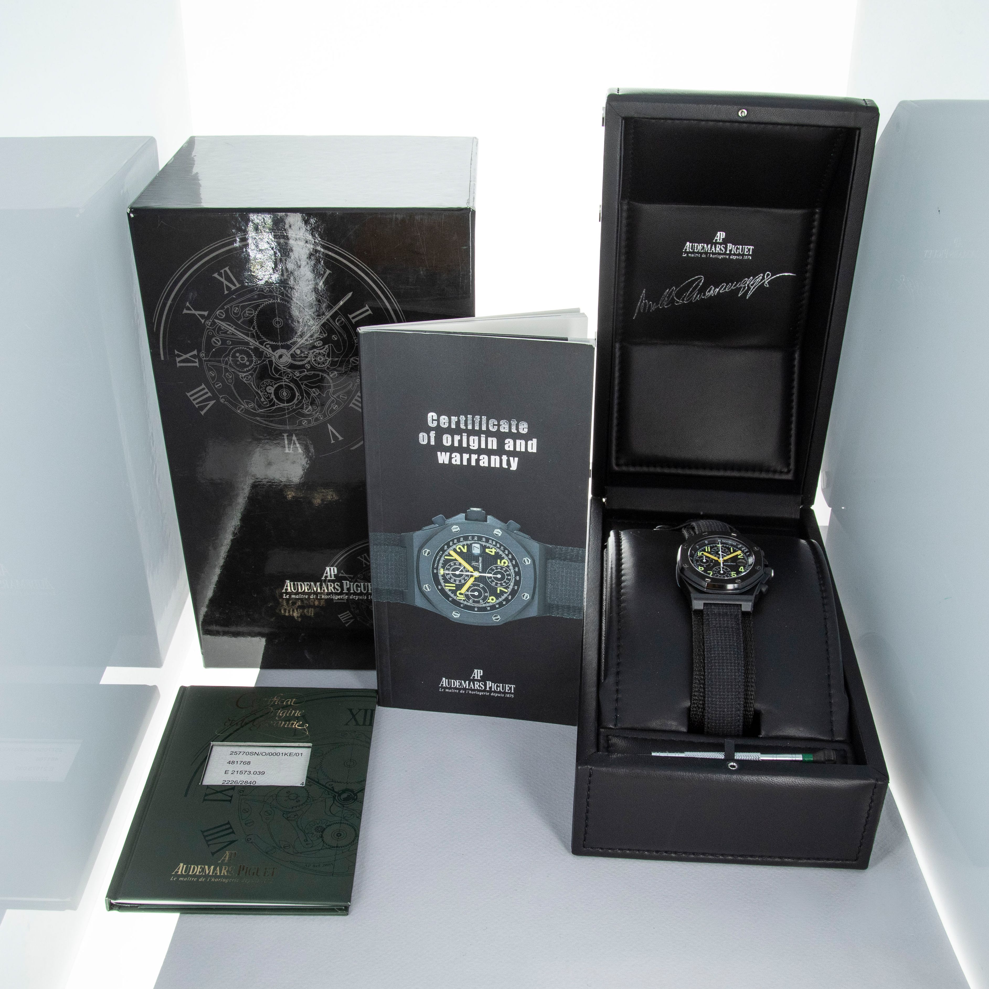 Audemars Piguet ノベルティ2冊 Audemars Piguet Royal Oak Offshore 25770SN.OO.0001KE.01 End of