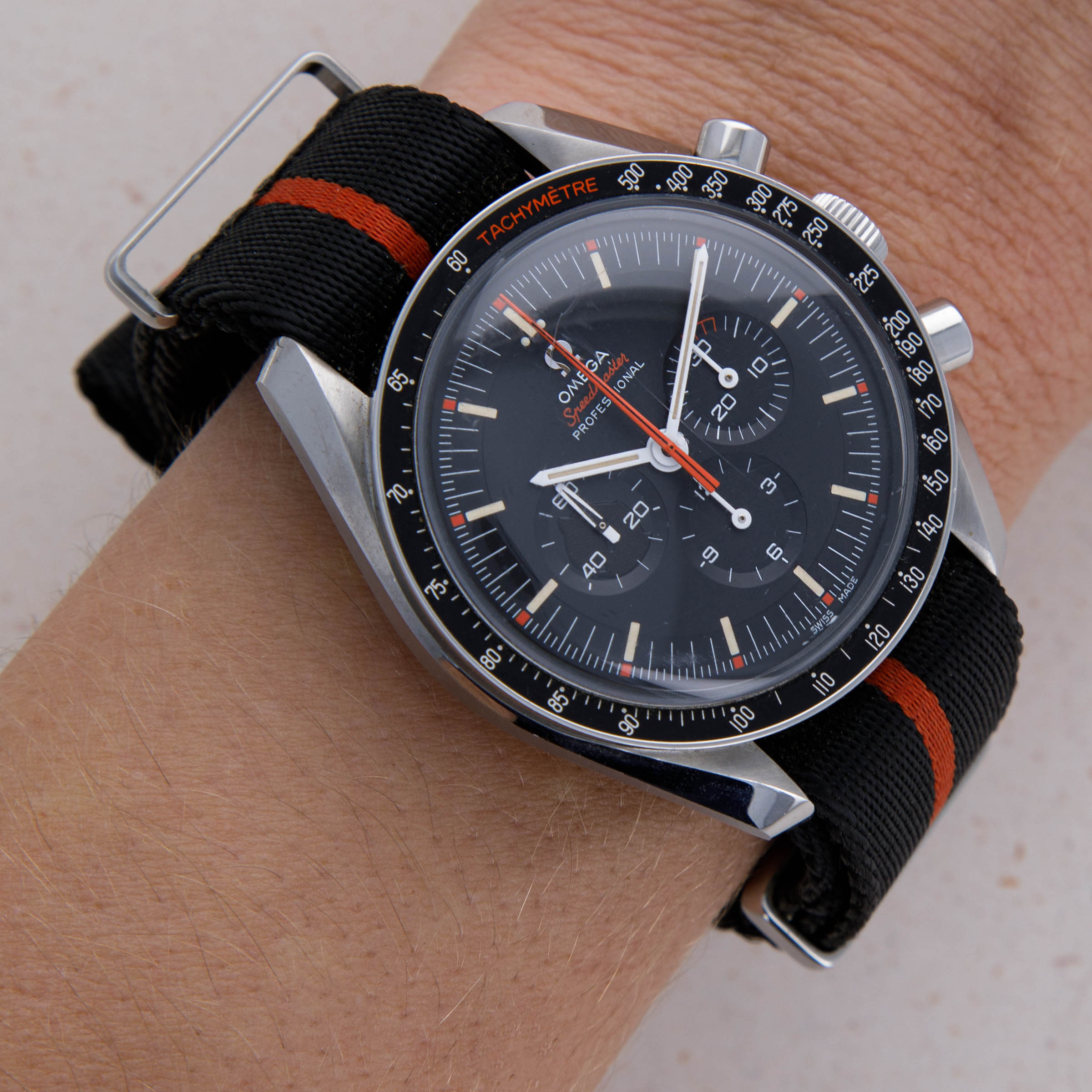 Omega speedmaster speedy outlet tuesday ultraman