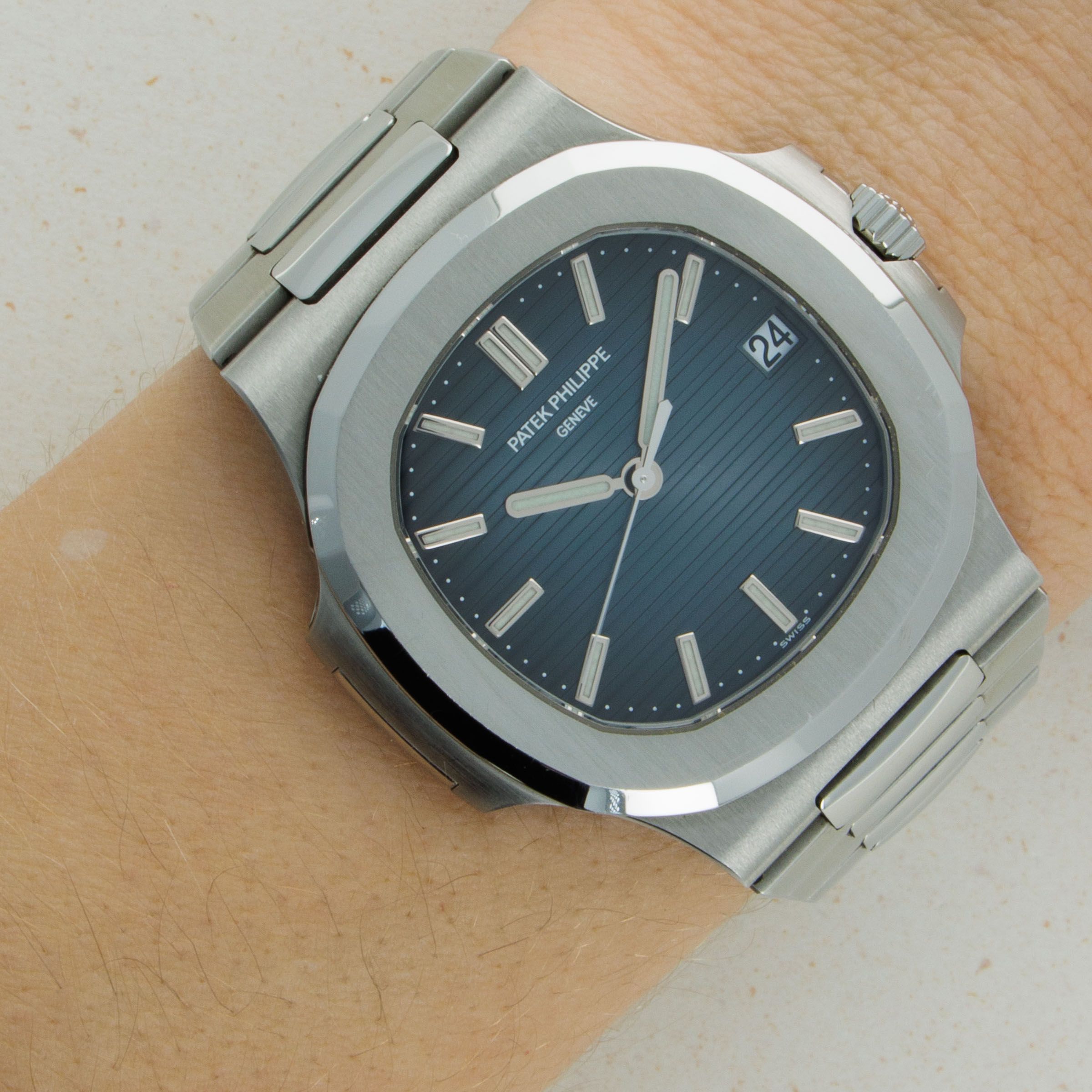 Patek philippe nautilus on sale 5711 grey dial