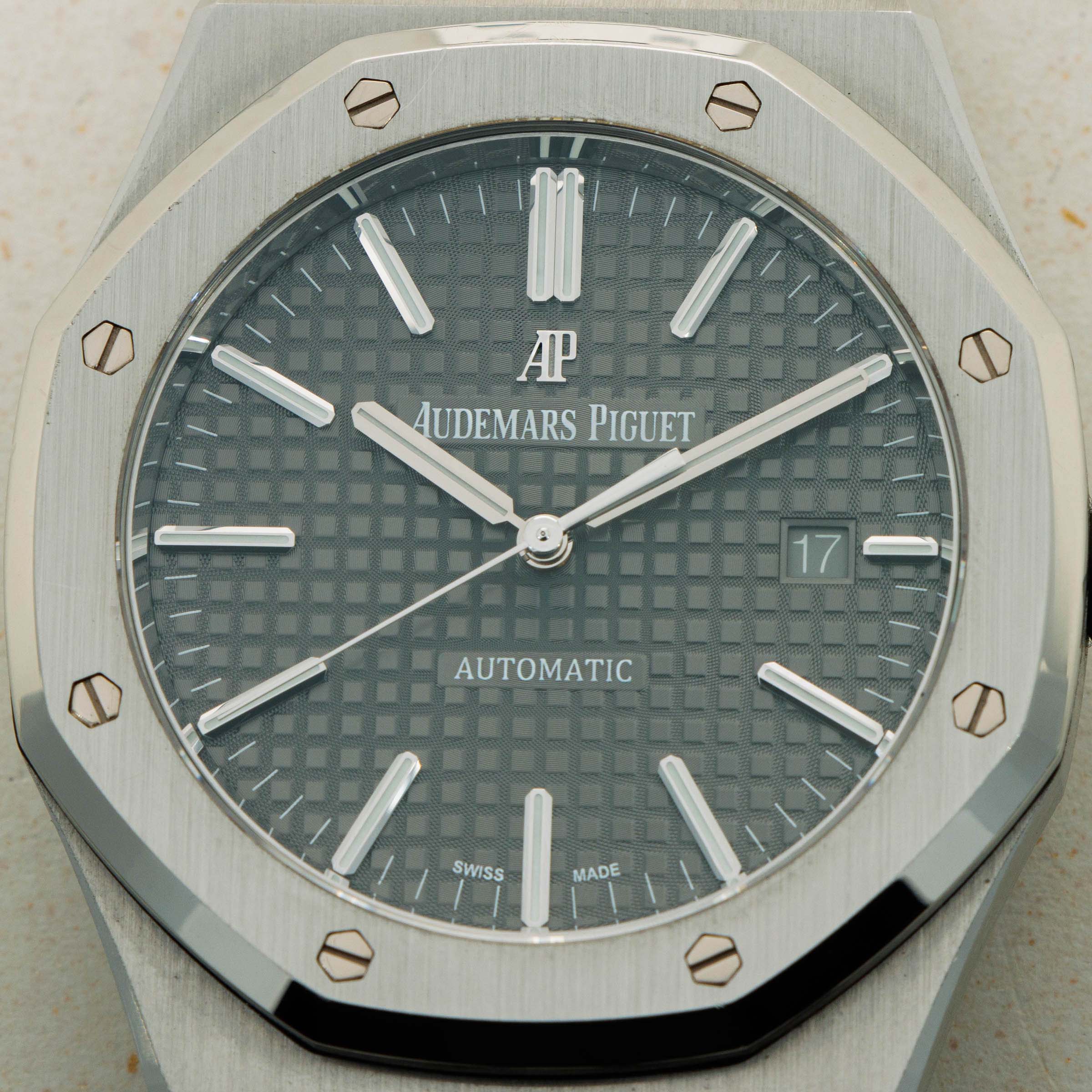 Audemars Piguet Royal Oak 115400ST.OO.1220ST.04 Grey Dial Auctions Loupe This