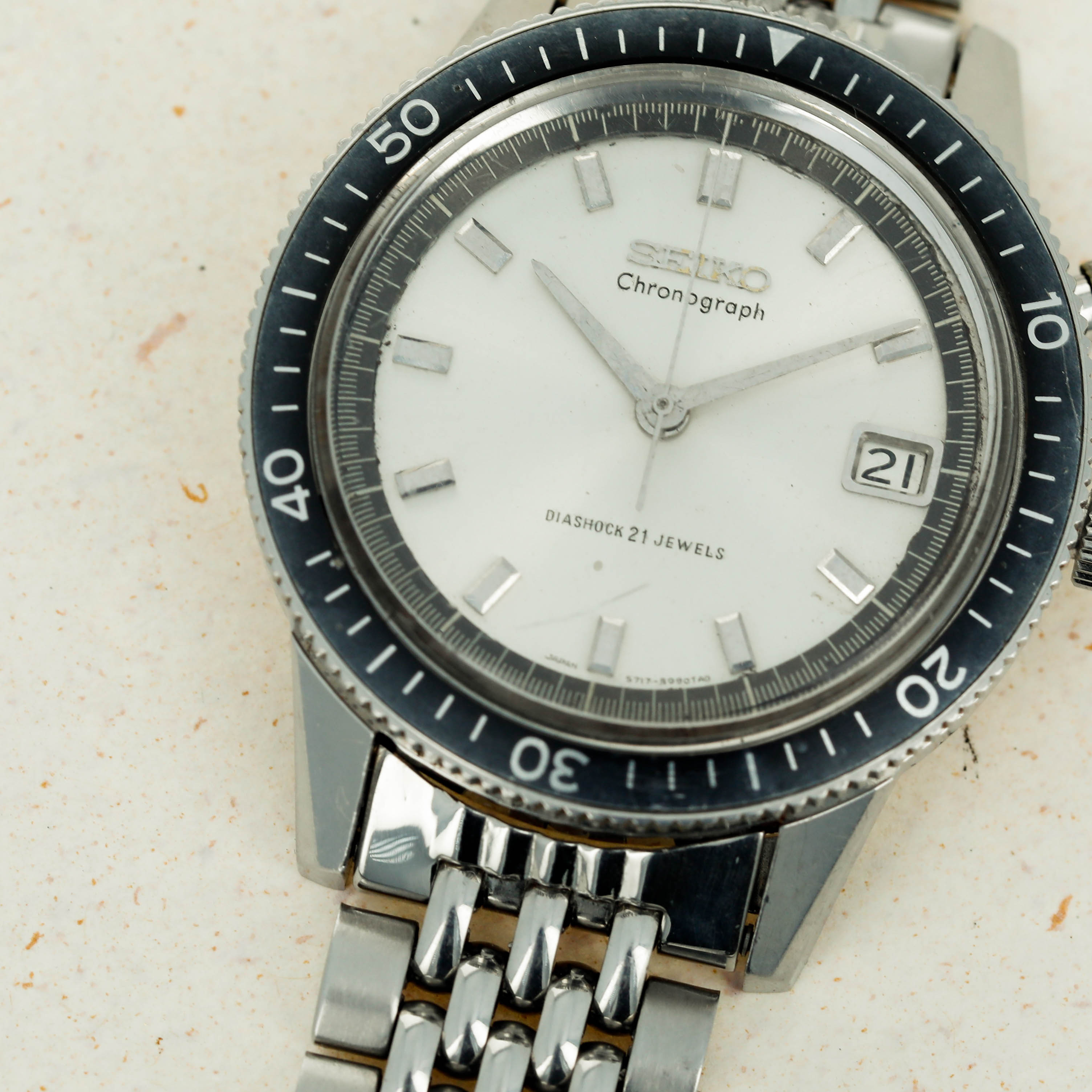 Seiko Crown Chronograph 5717-8970 | Auctions | Loupe This