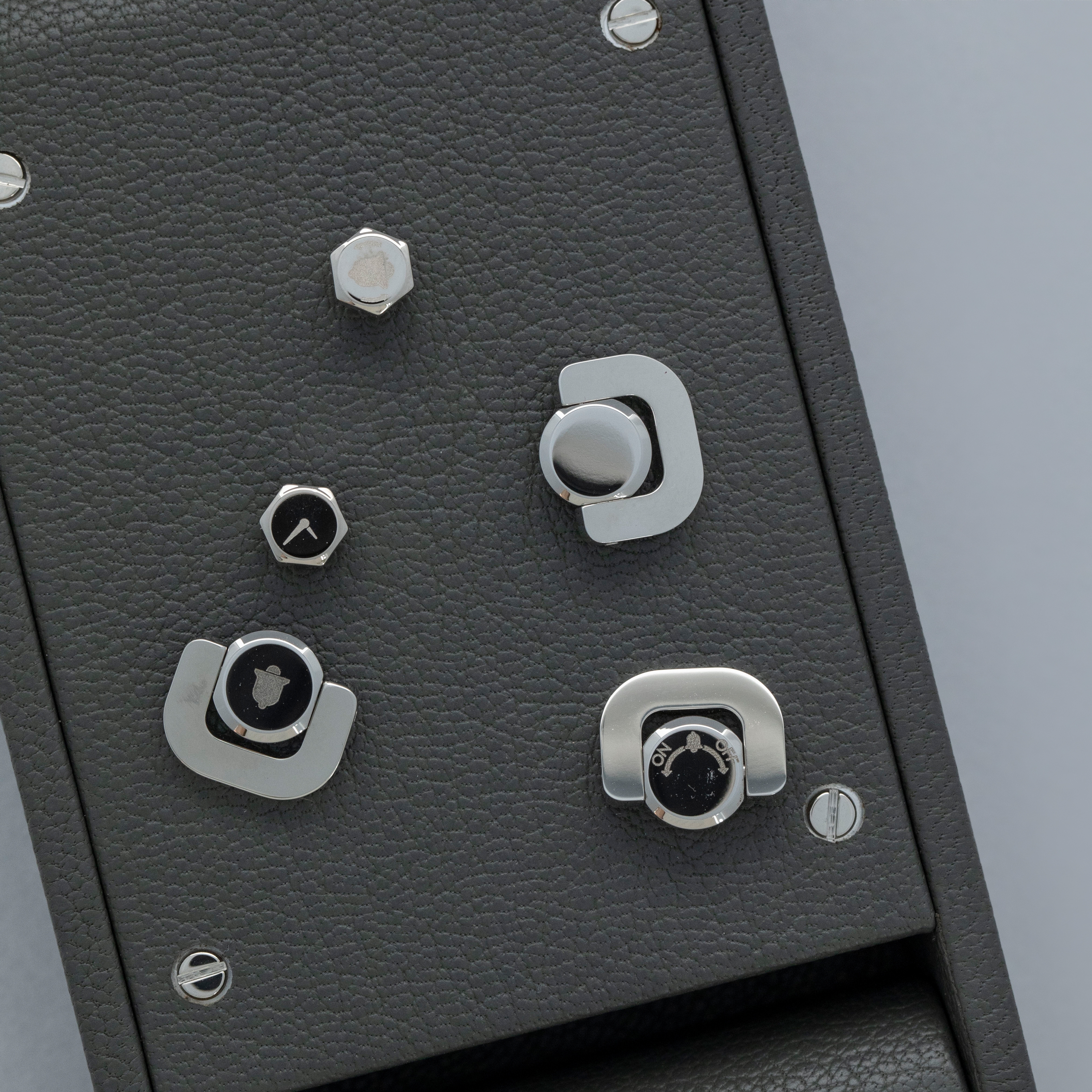 USING THE TRAVEL CLOCK