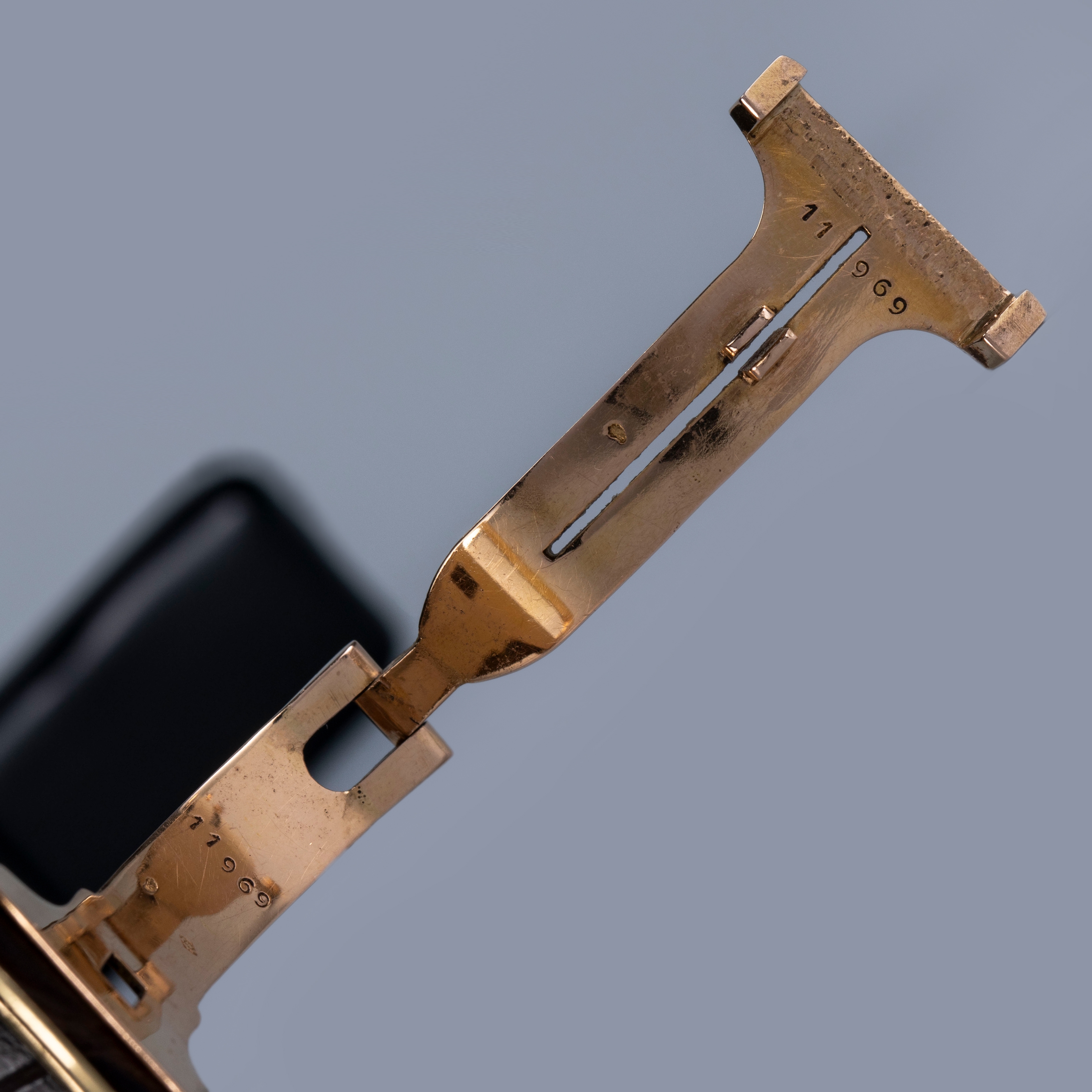 THE BUCKLE