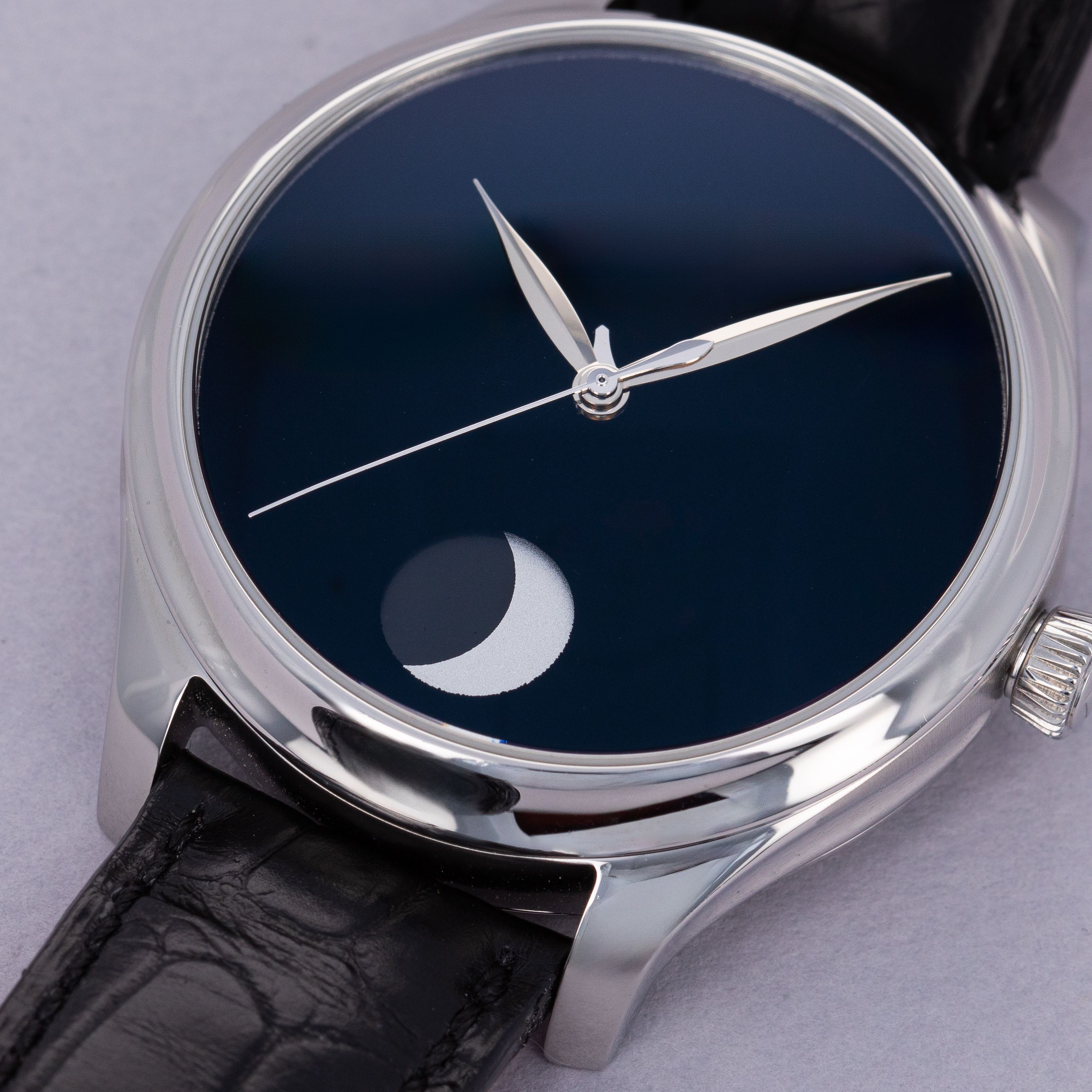 H. Moser & Cie. Endeavour Perpetual Moon 1801-1200 Vantablack