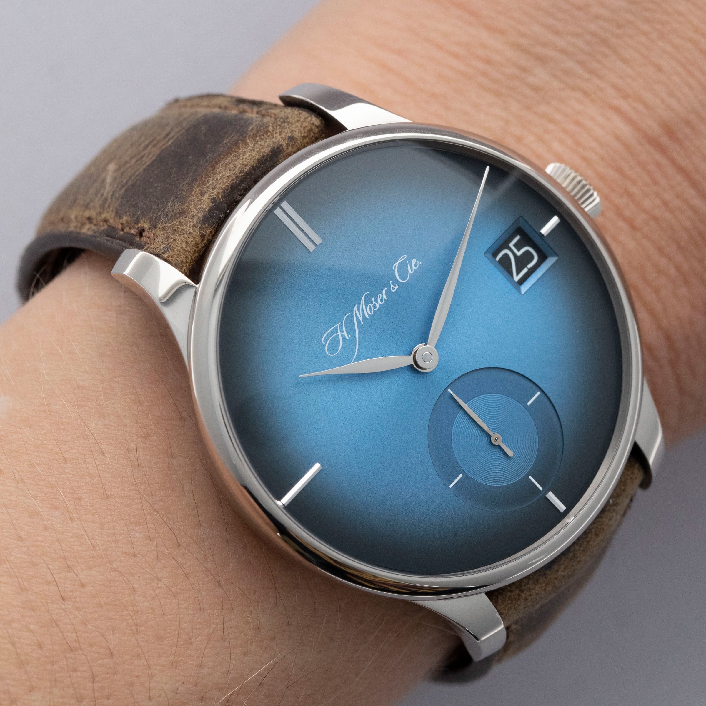 H. Moser & Cie. Venturer Big Date Purity Blue Funky Fume 2100-0203
