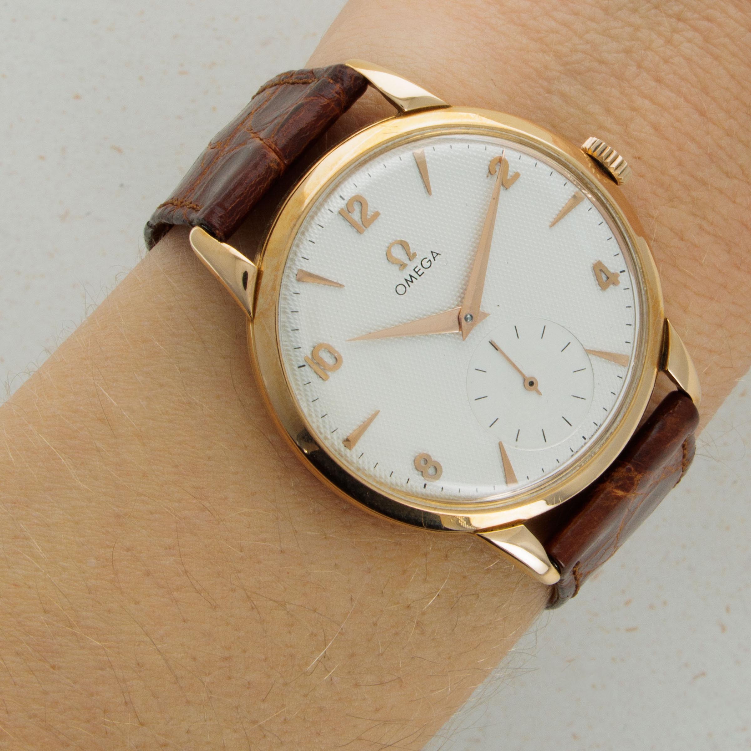 Omega Tresor 2685 Rose Gold Honeycomb Dial Auctions Loupe This