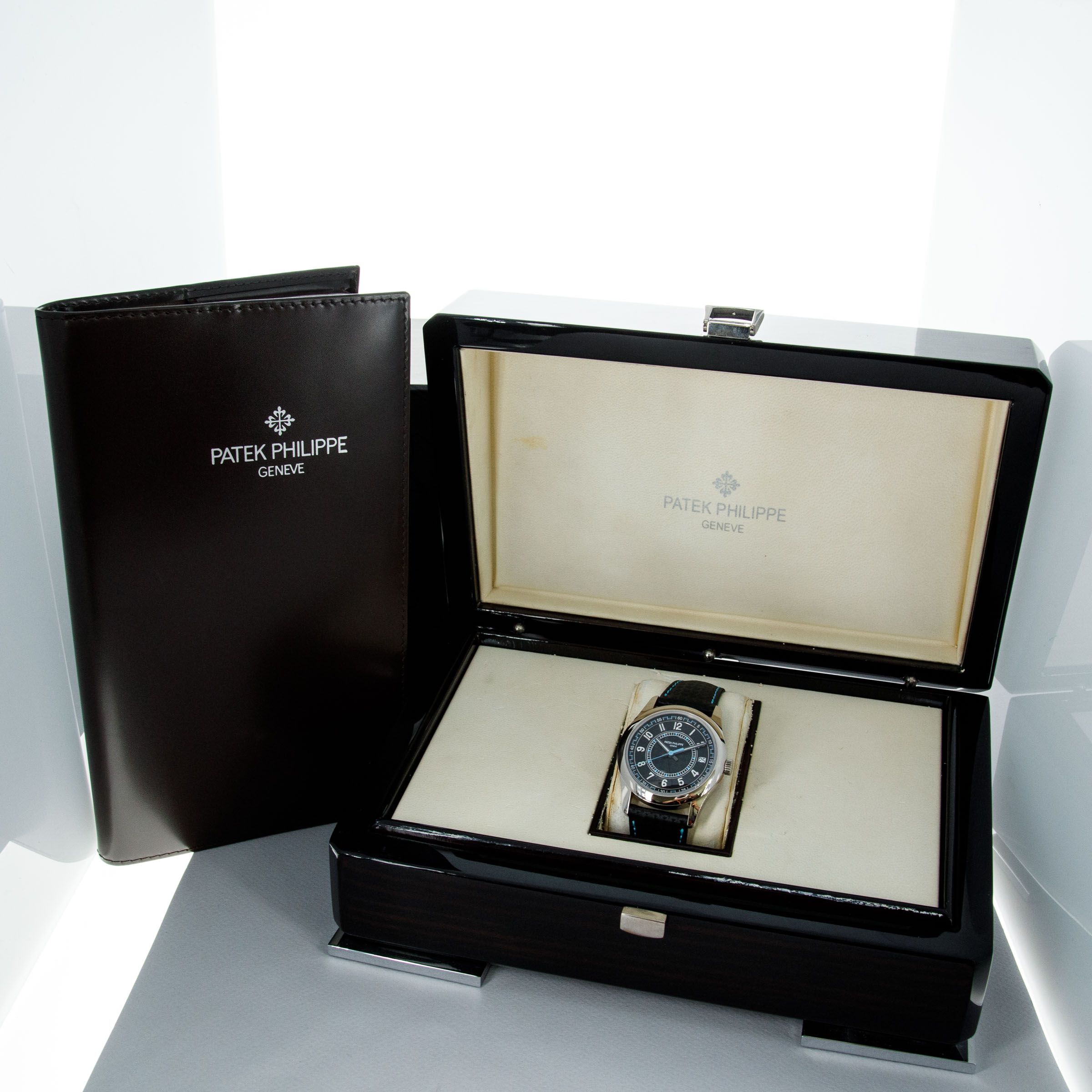 Patek Philippe Calatrava 6007G-011 Blue Accents 18k WG | Auctions