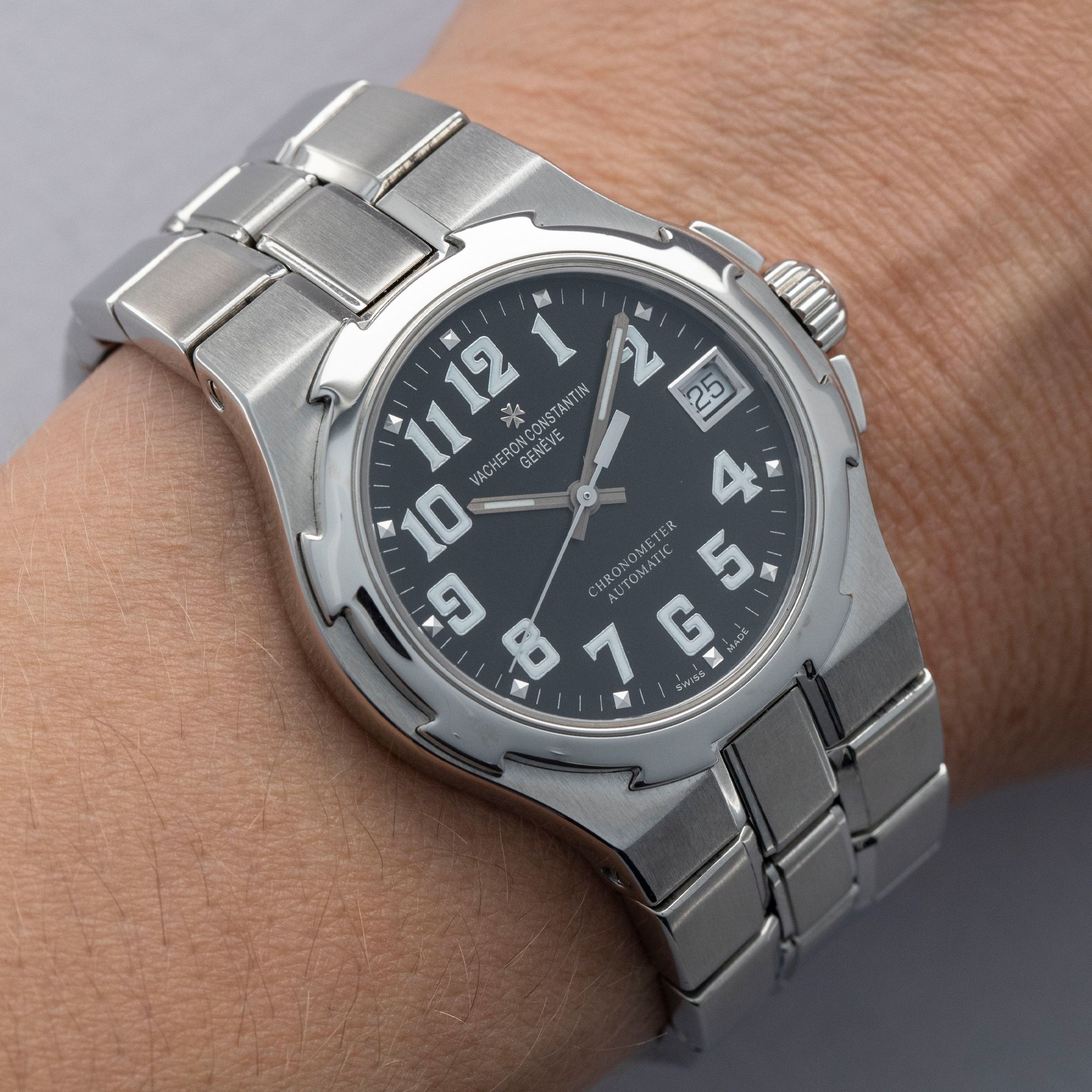 Vacheron Constantin Overseas 42052/423A-8894 Black Arabic Dial